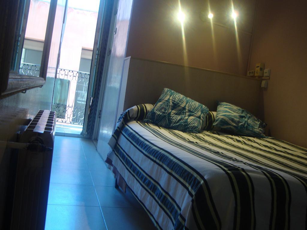 Hostel Turisol Barselona Oda fotoğraf