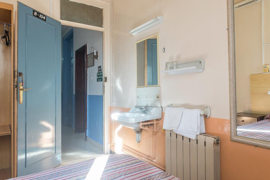 Hostel Turisol Barselona Dış mekan fotoğraf