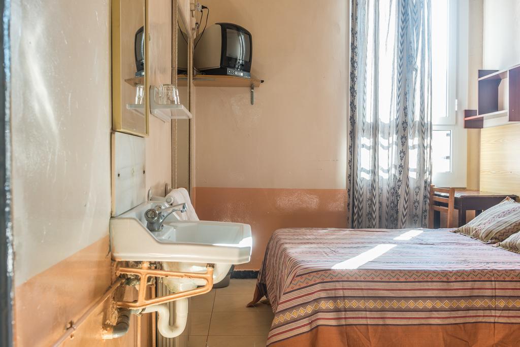 Hostel Turisol Barselona Dış mekan fotoğraf