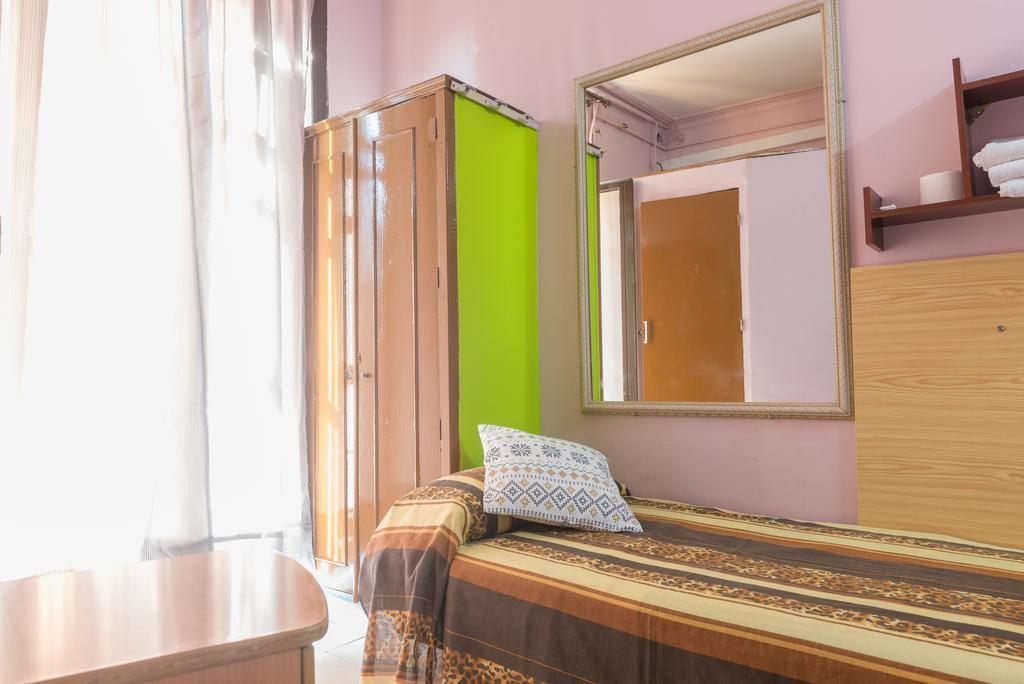 Hostel Turisol Barselona Dış mekan fotoğraf